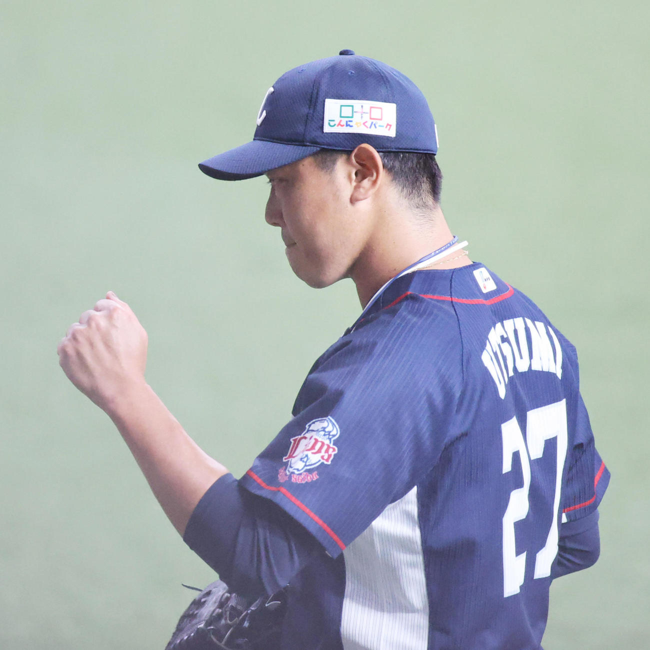 初回を3者凡退に抑えガッツポーズする内海（撮影・清水貴仁）