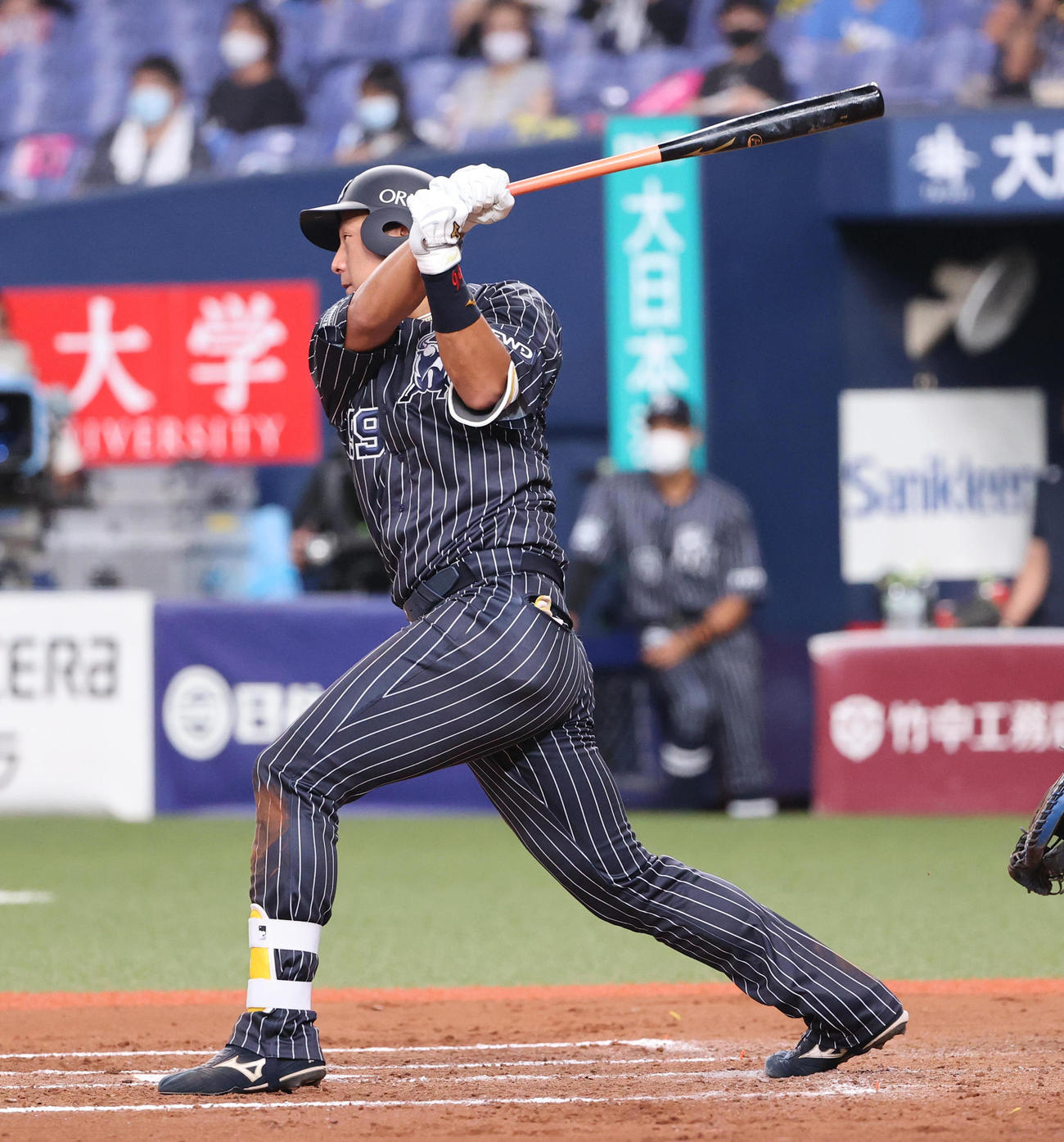 オリックス対西武　6回裏オリックス2死二、三塁、右前へ同点の2点適時打を放つ杉本裕太郎（撮影・清水貴仁）