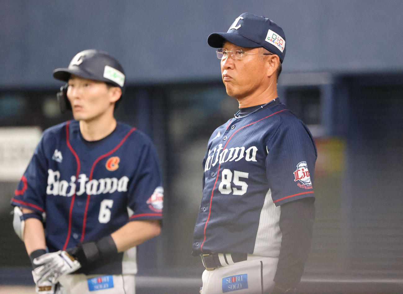 オリックス対西武　5回表西武1死、木村文紀の大きな当たりはフェンス最上部に当たる二塁打となり、リプレー検証を要求する辻発彦監督、結果は判定通り二塁打（撮影・清水貴仁）