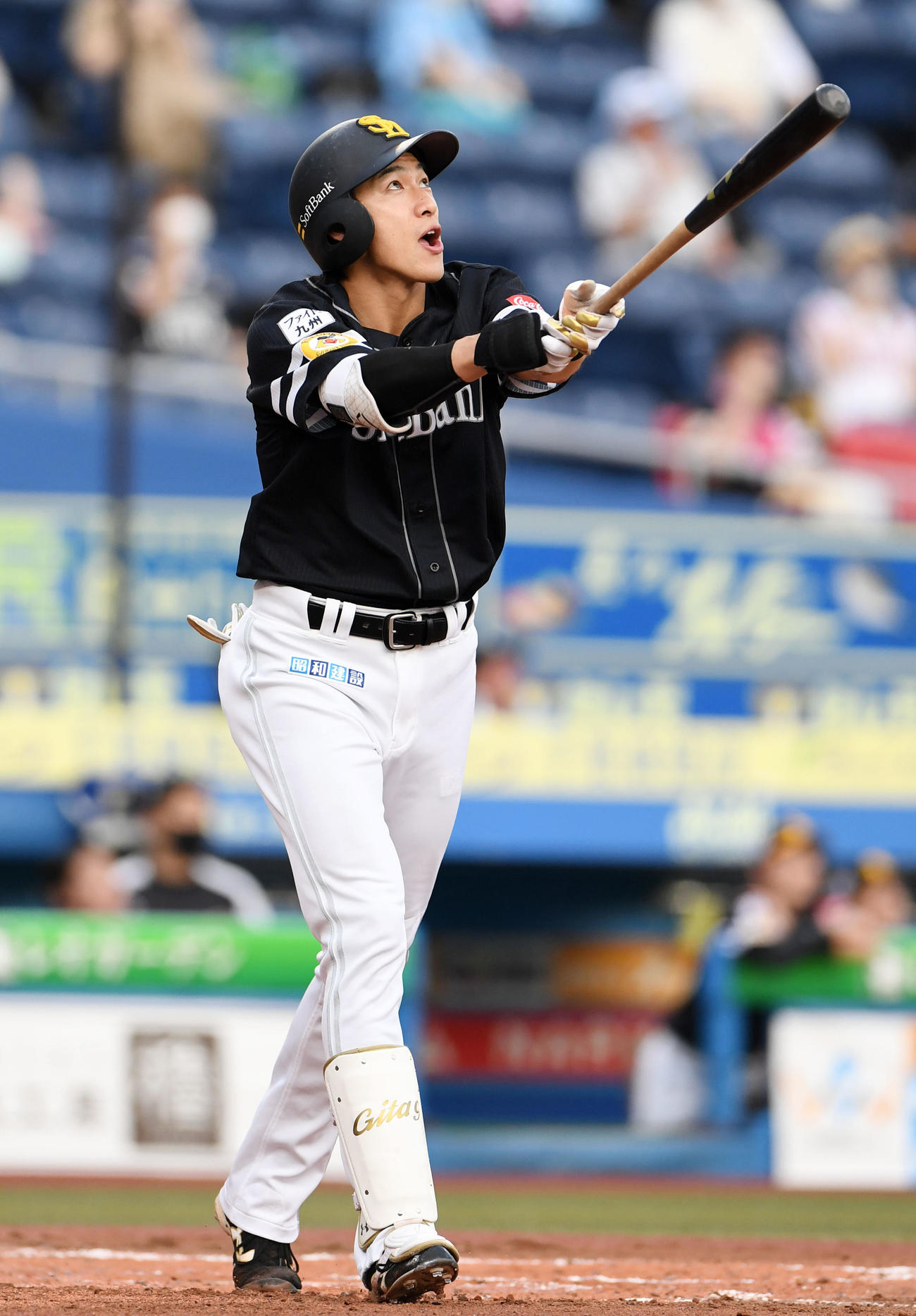 ロッテ対ソフトバンク　3回表ソフトバンク1死一塁、右越え2点本塁打を放つ柳田（撮影・横山健太）