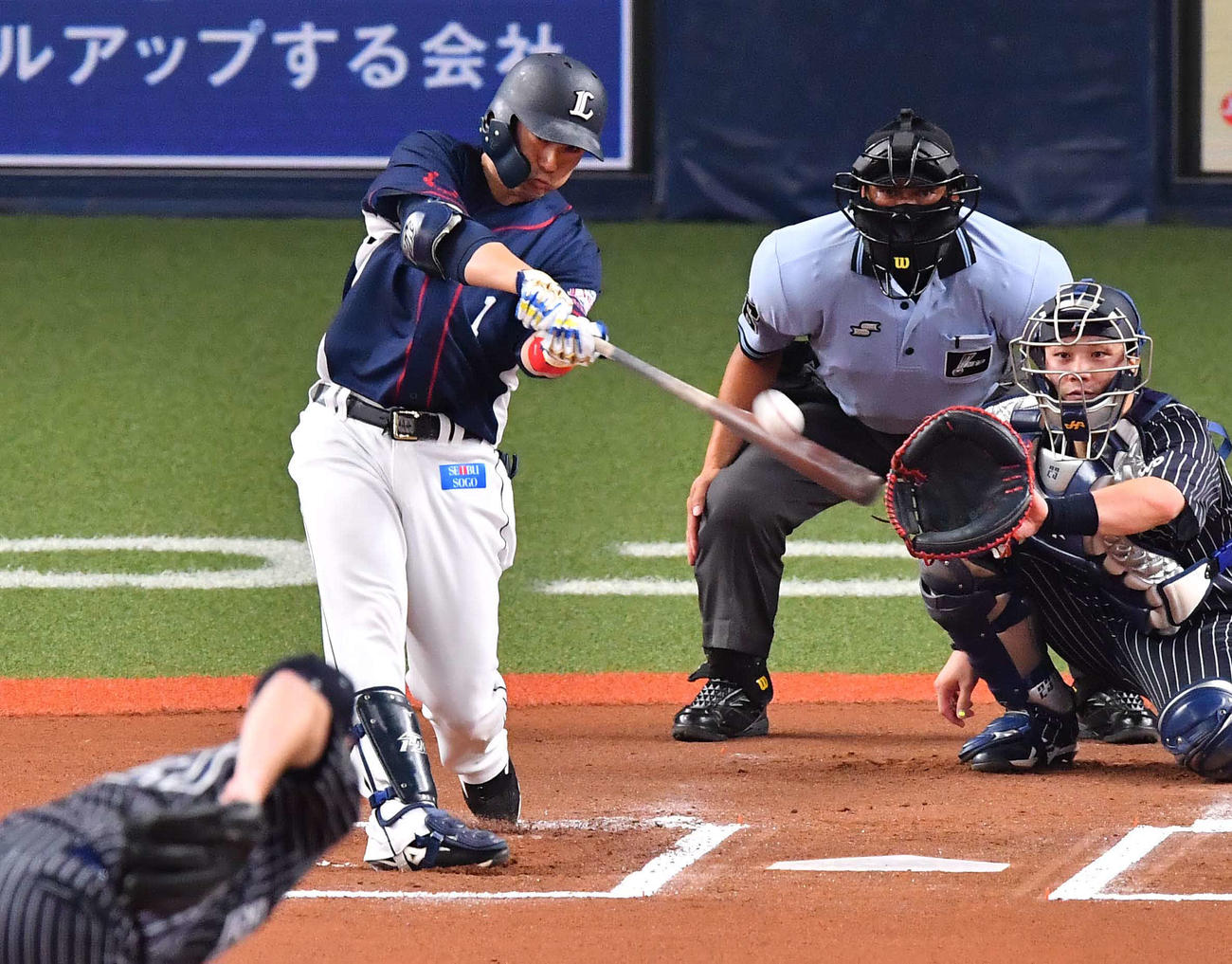 オリックス対西武　6回表西武無死、右越えにソロ本塁打を放つ栗山巧（撮影・上田博志）
