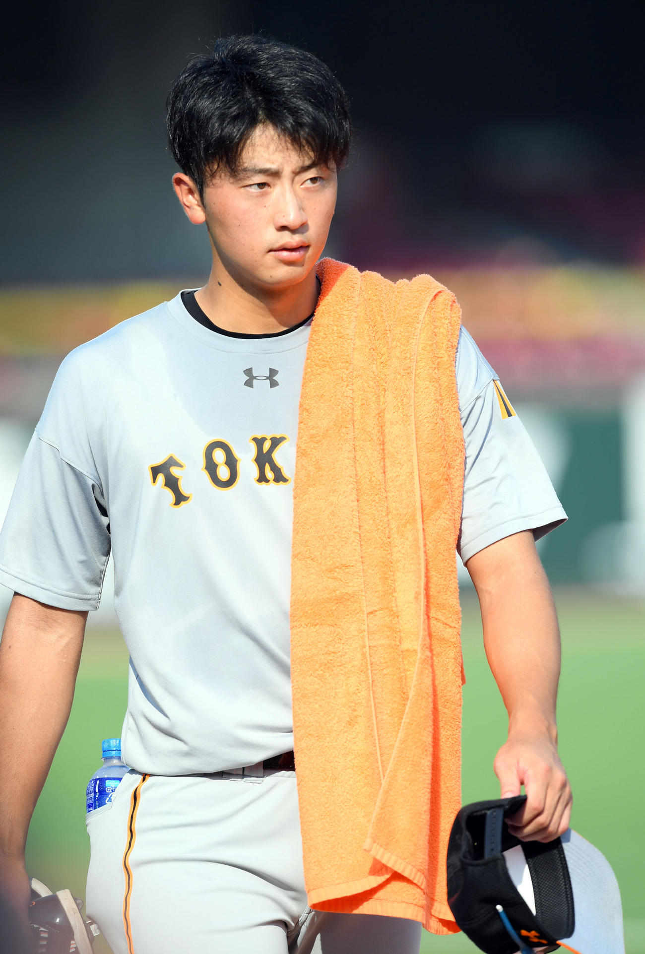 広島対巨人　ベンチに戻る巨人直江（撮影・たえ見朱実）