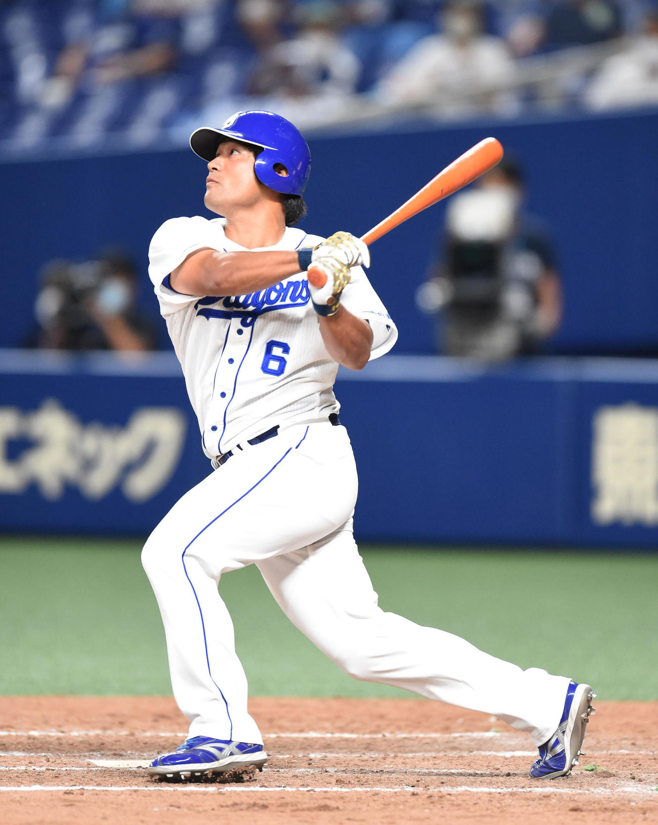 中日対DeNA　5回裏中日1死一、二塁、左中間へ2点適時二塁打を放った平田（撮影・森本幸一）