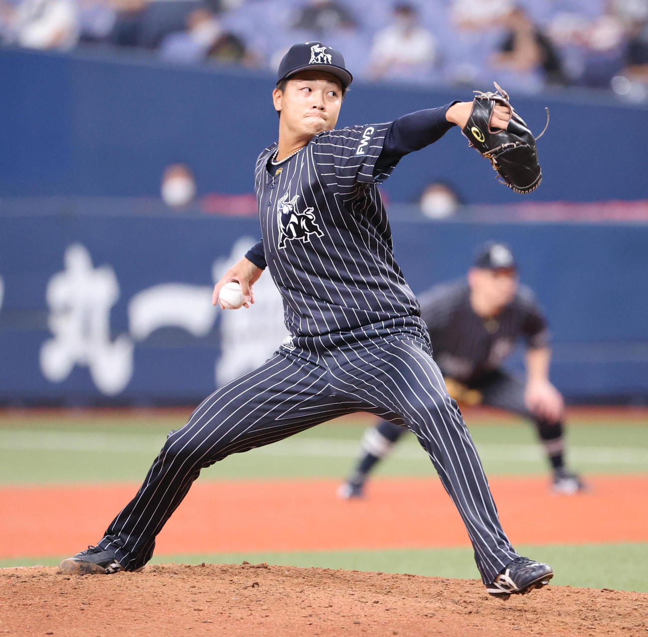 オリックス対西武　9回、プロ初登板で初セーブを記録する漆原（撮影・清水貴仁）