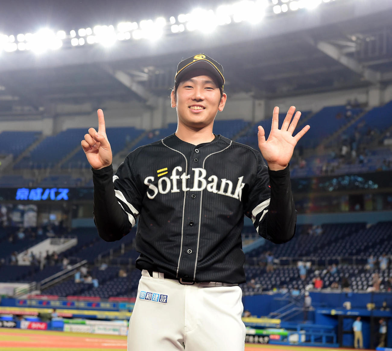 ロッテ対ソフトバンク　6回1失点の好投で今季負けなしの6連勝を飾ったソフトバンク先発の石川（撮影・小沢裕）
