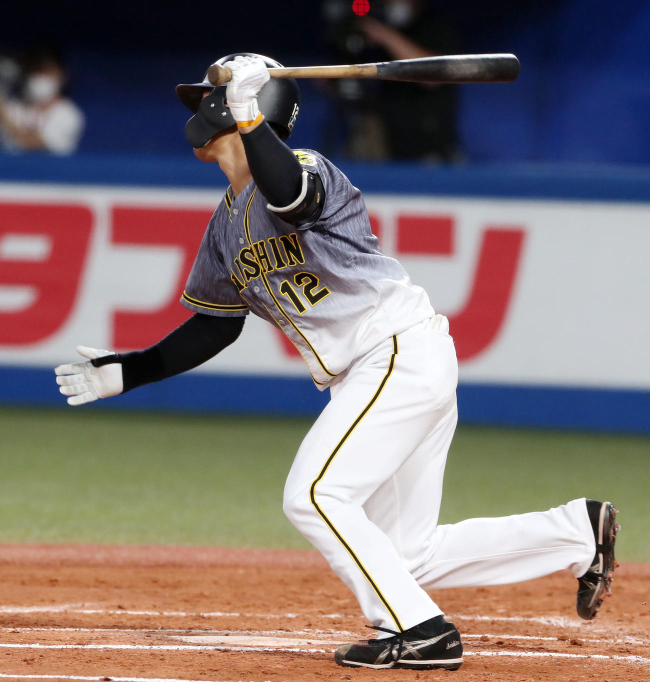 ヤクルト対阪神　2回表阪神2死、坂本は中前打を放つ（撮影・加藤哉）