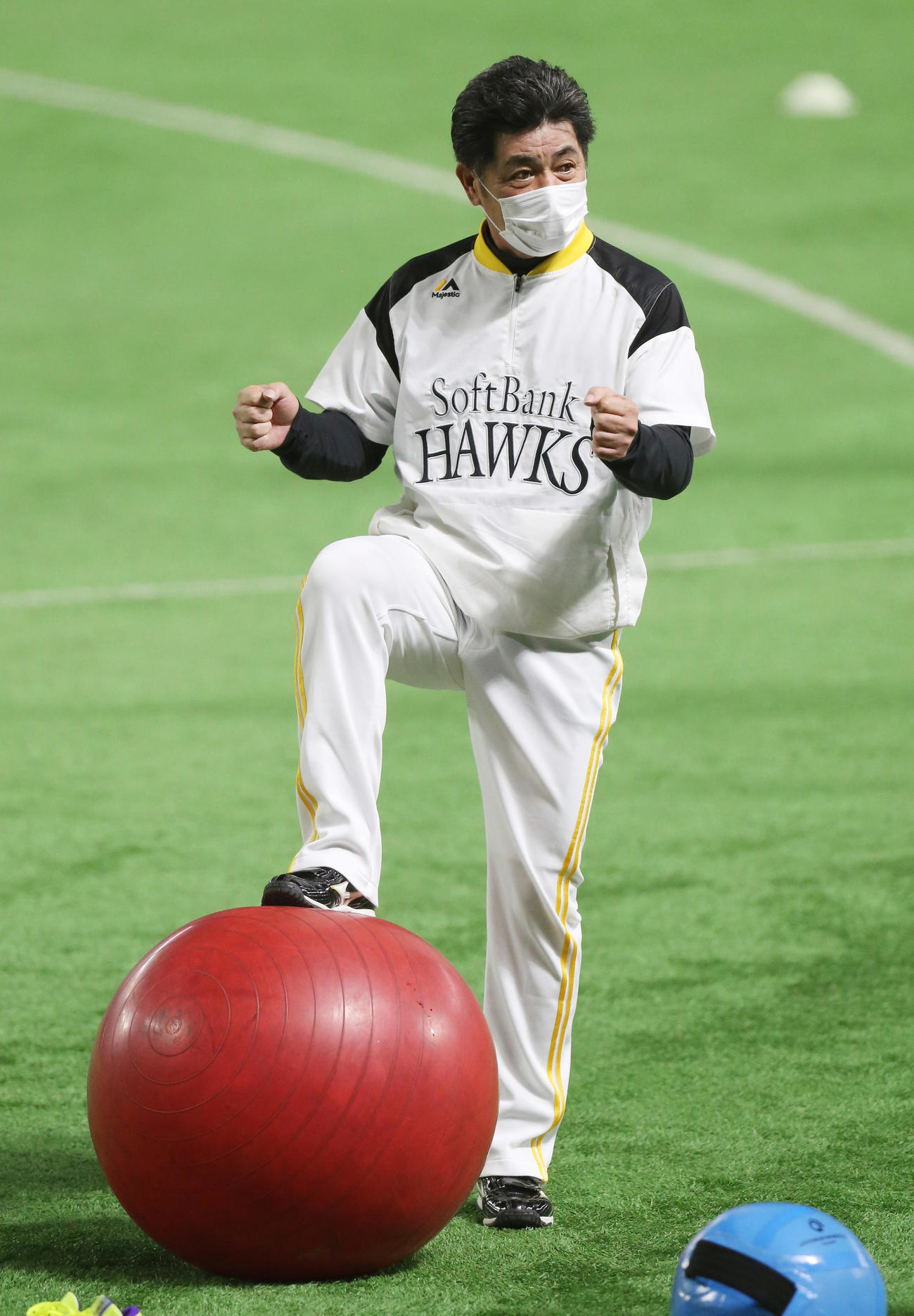 ソフトバンク情報　投手練習を視察する工藤公康監督（撮影・菊川光一）