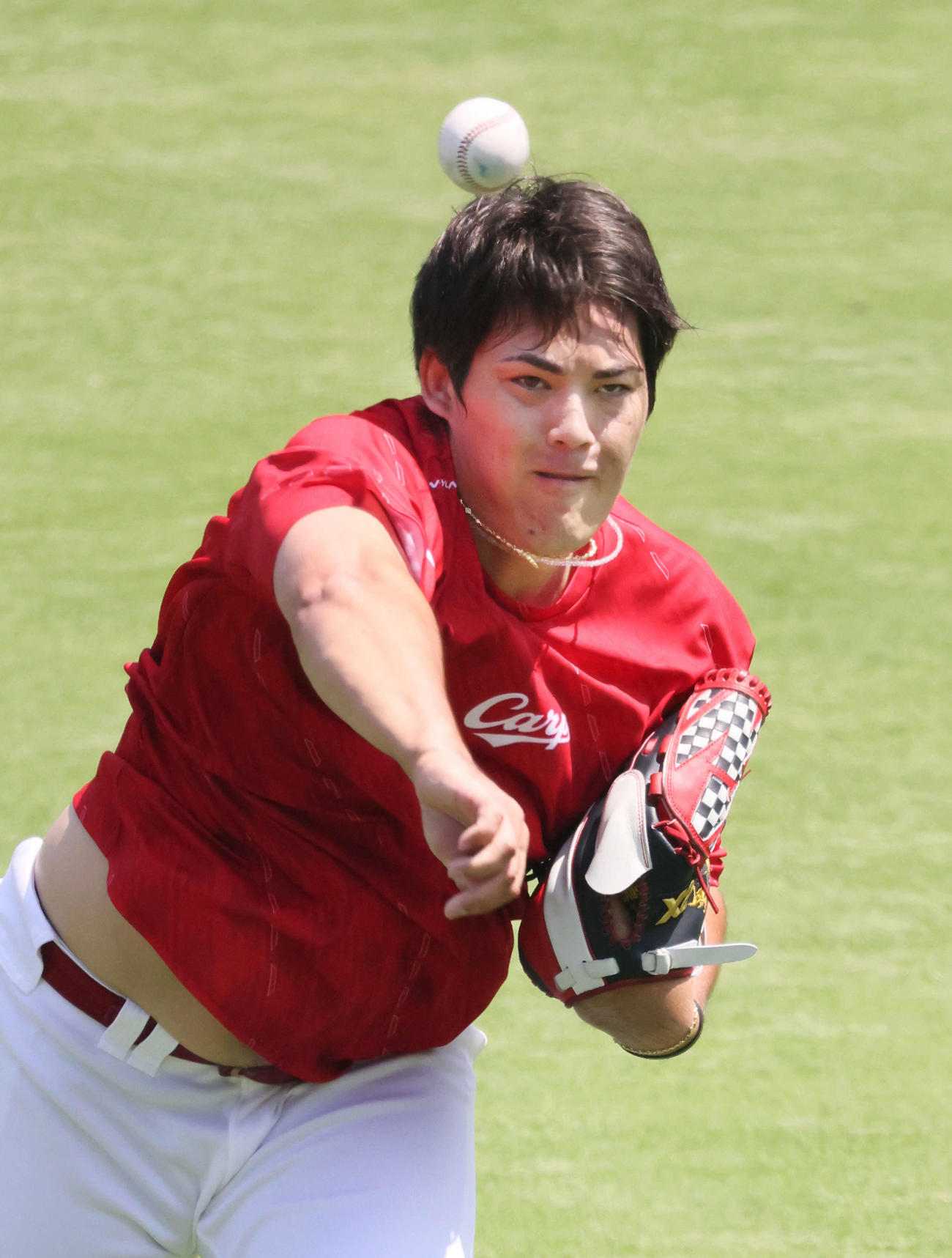 広島投手指名練習　キャッチボールをする九里（撮影・加藤孝規）