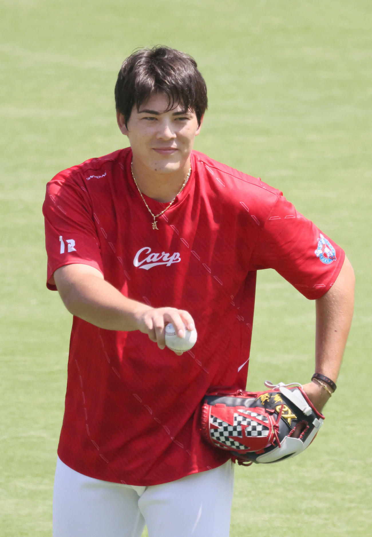 キャッチボールをする九里（撮影・加藤孝規）