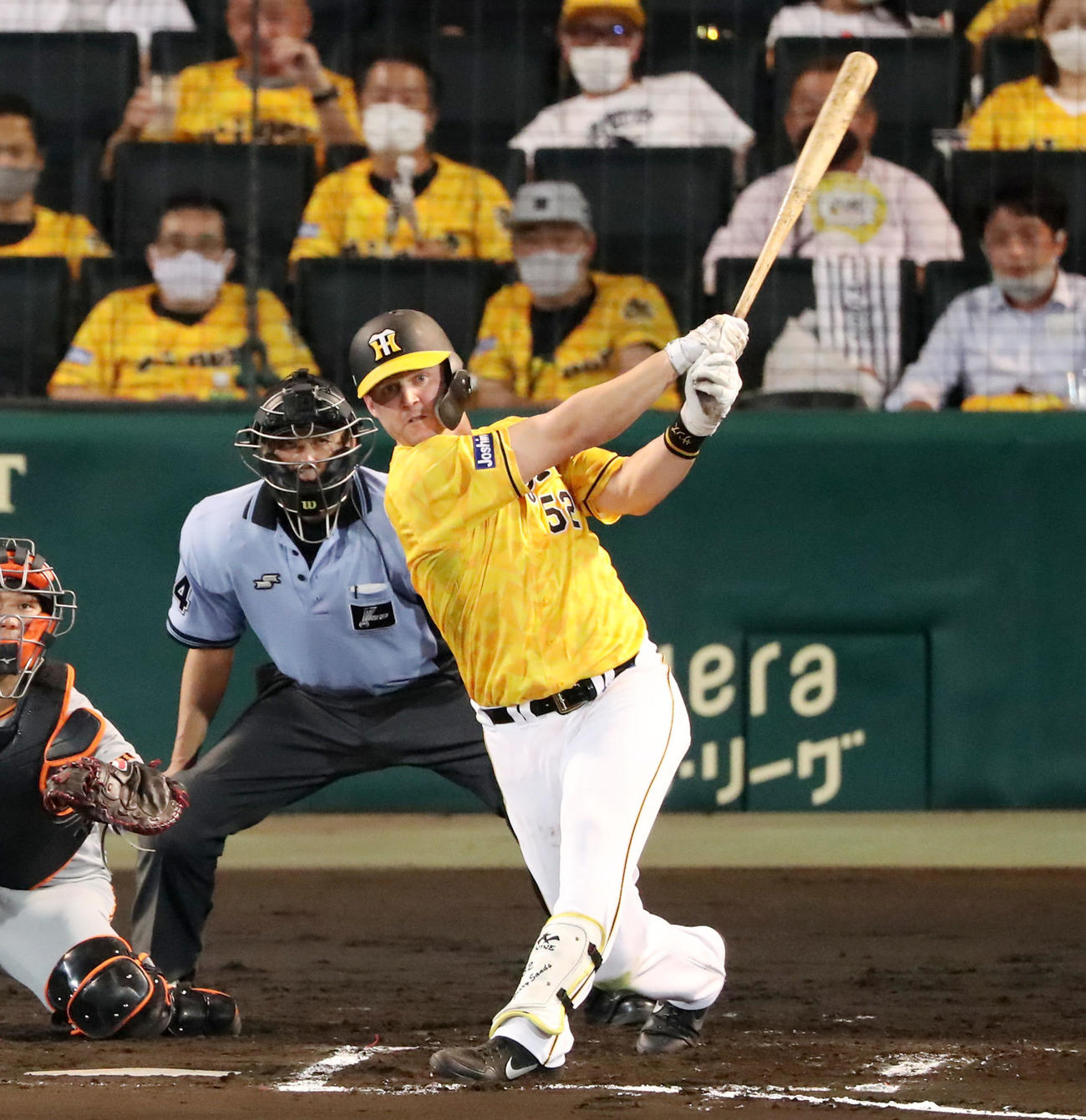 8月4日、巨人戦で菅野から左越え2点本塁打を放ったサンズ