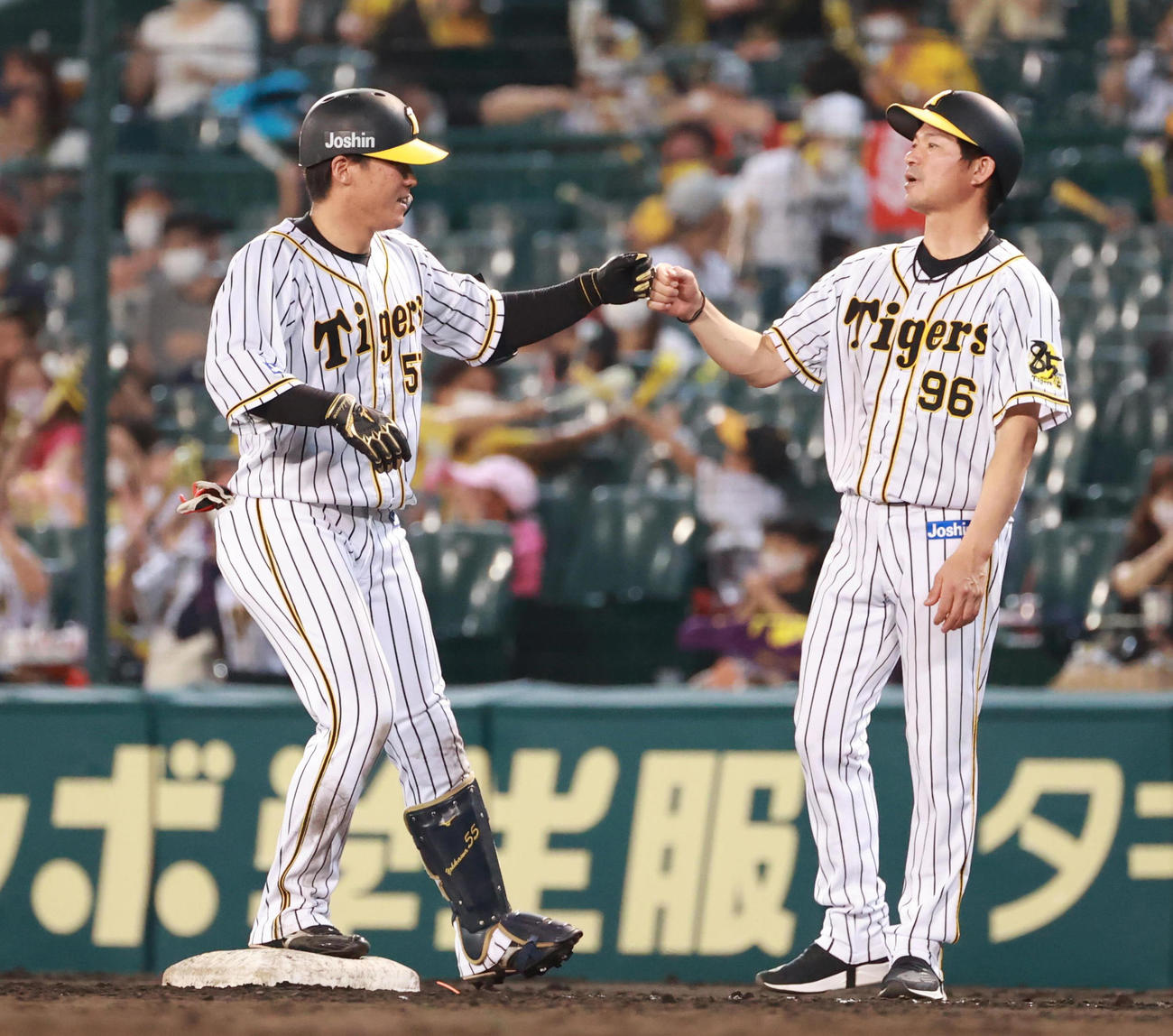 5回裏阪神2死三塁、中前適時打を放つ陽川尚将（撮影・清水貴仁）