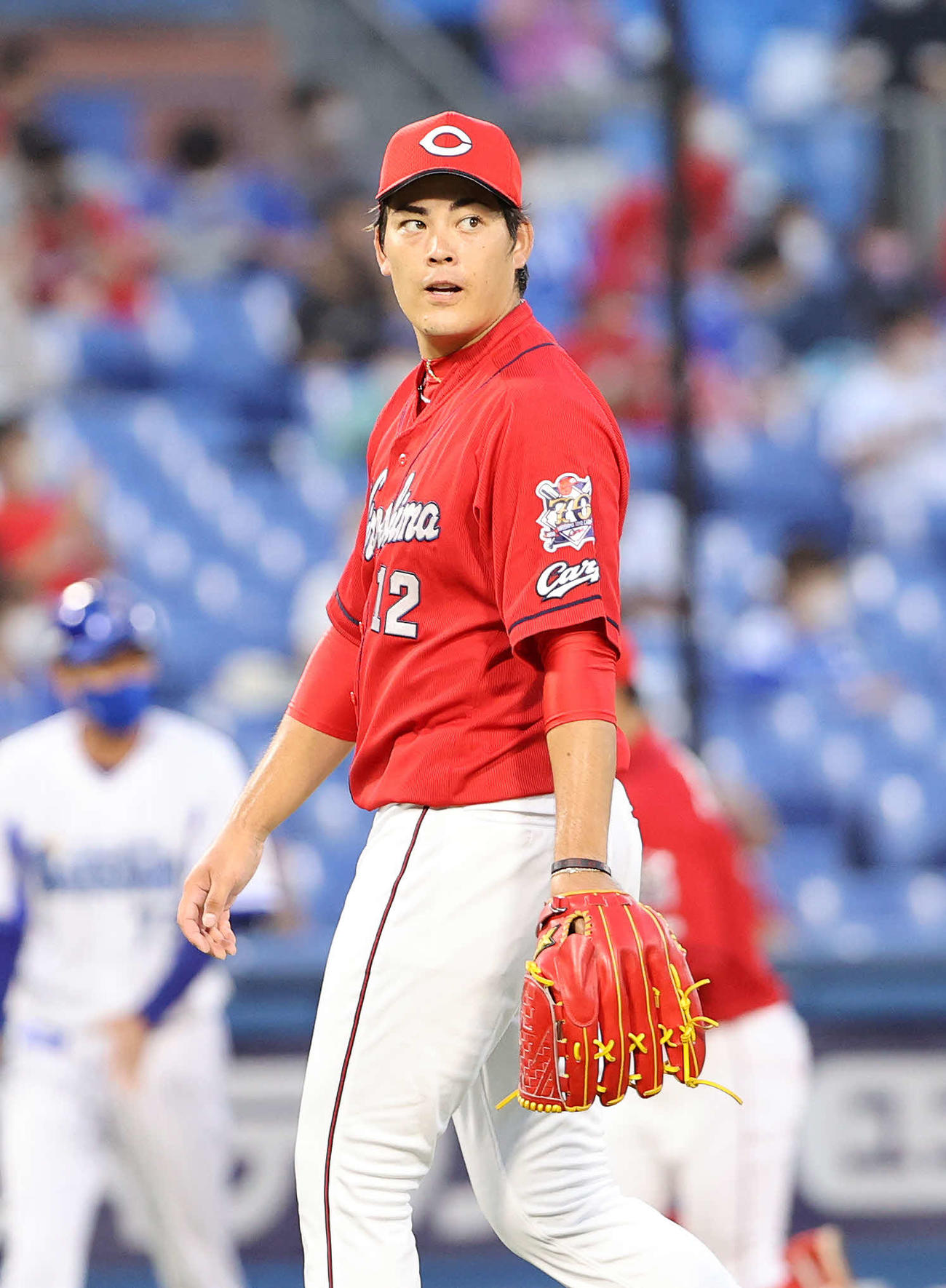 DeNA対広島　1回裏、DeNAの攻撃を抑え引き揚げる広島九里（撮影・鈴木正人）