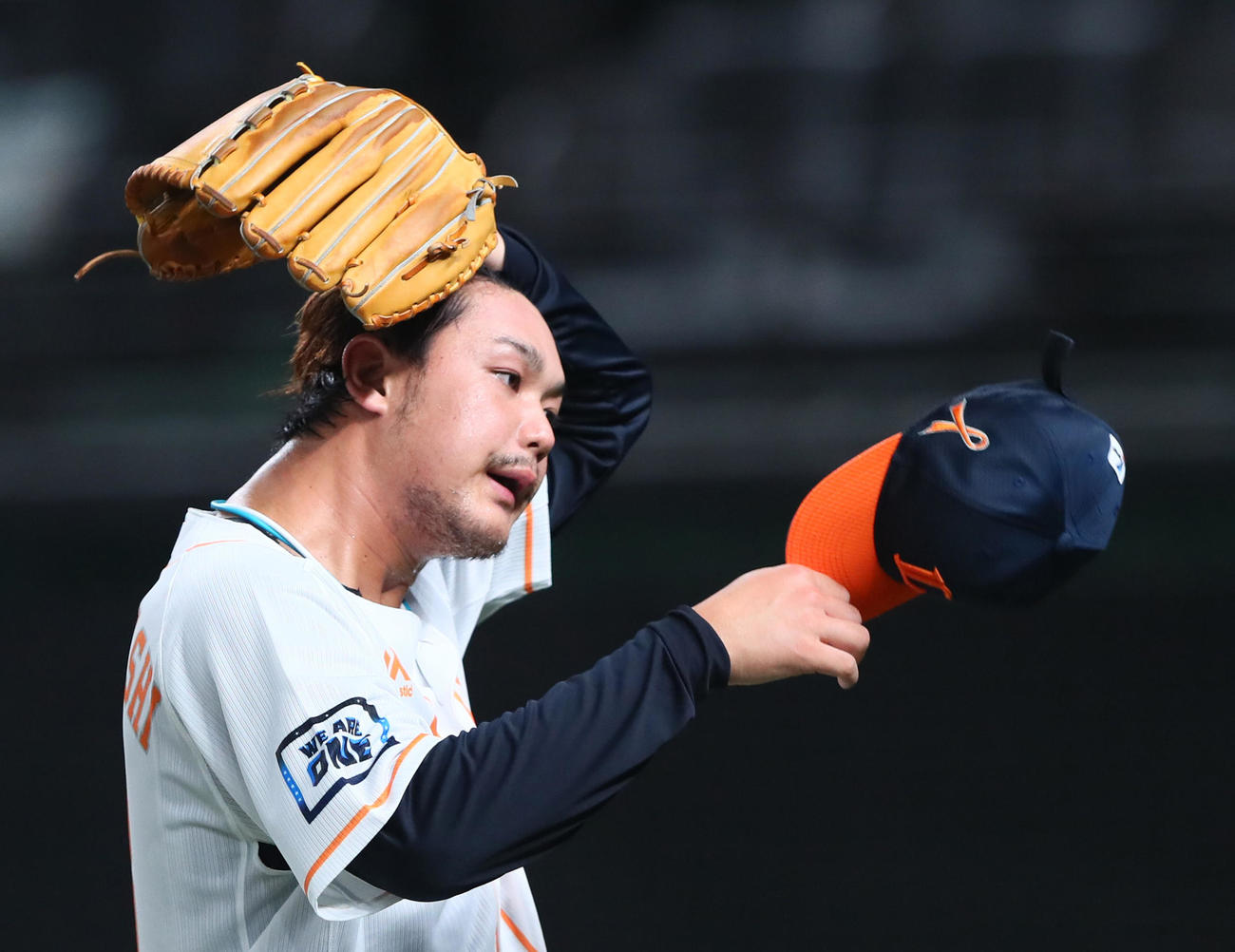 西武対日本ハム　初回に失点を許し渋い表情でベンチに戻る西武高橋光（撮影・足立雅史）