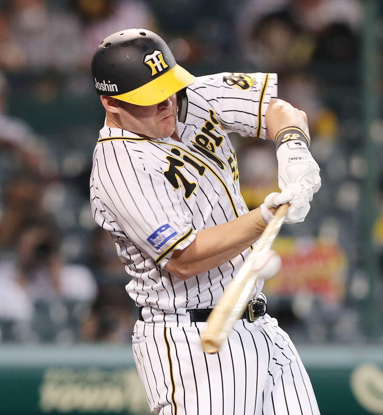 阪神対中日　3回裏阪神2死一、二塁、右前適時打を放つサンズ（撮影・前田充）