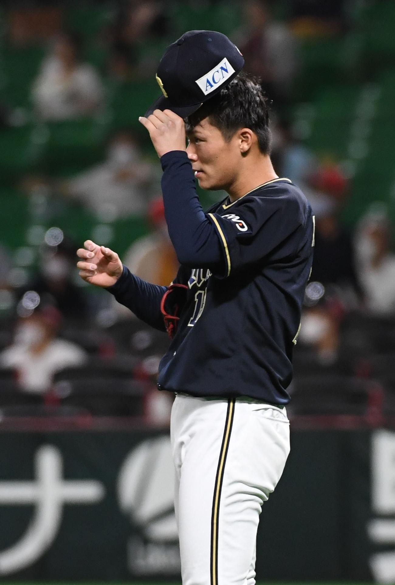 ソフトバンク対オリックス　5回裏ソフトバンク2死、先発の山本はグラシアルにソロ本塁打を浴びる（撮影・今浪浩三）