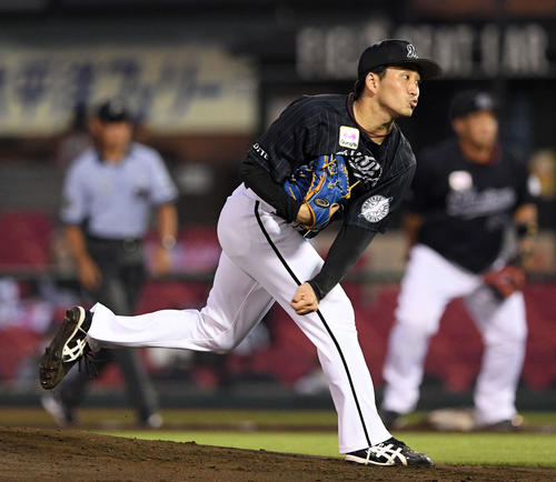 楽天対ロッテ　ロッテ先発の小島（撮影・滝沢徹郎）