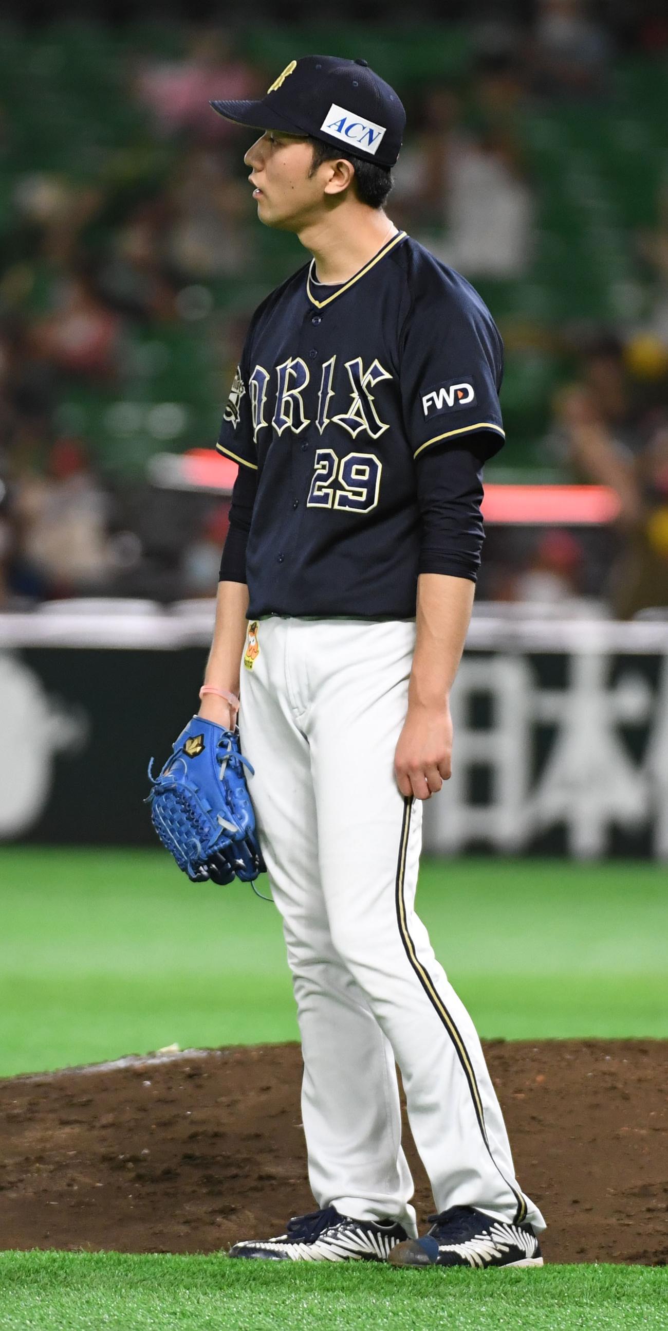 ソフトバンク対オリックス　7回裏ソフトバンク1死、先発の田嶋は松田に同点のソロ本塁打を浴びる（撮影・今浪浩三）