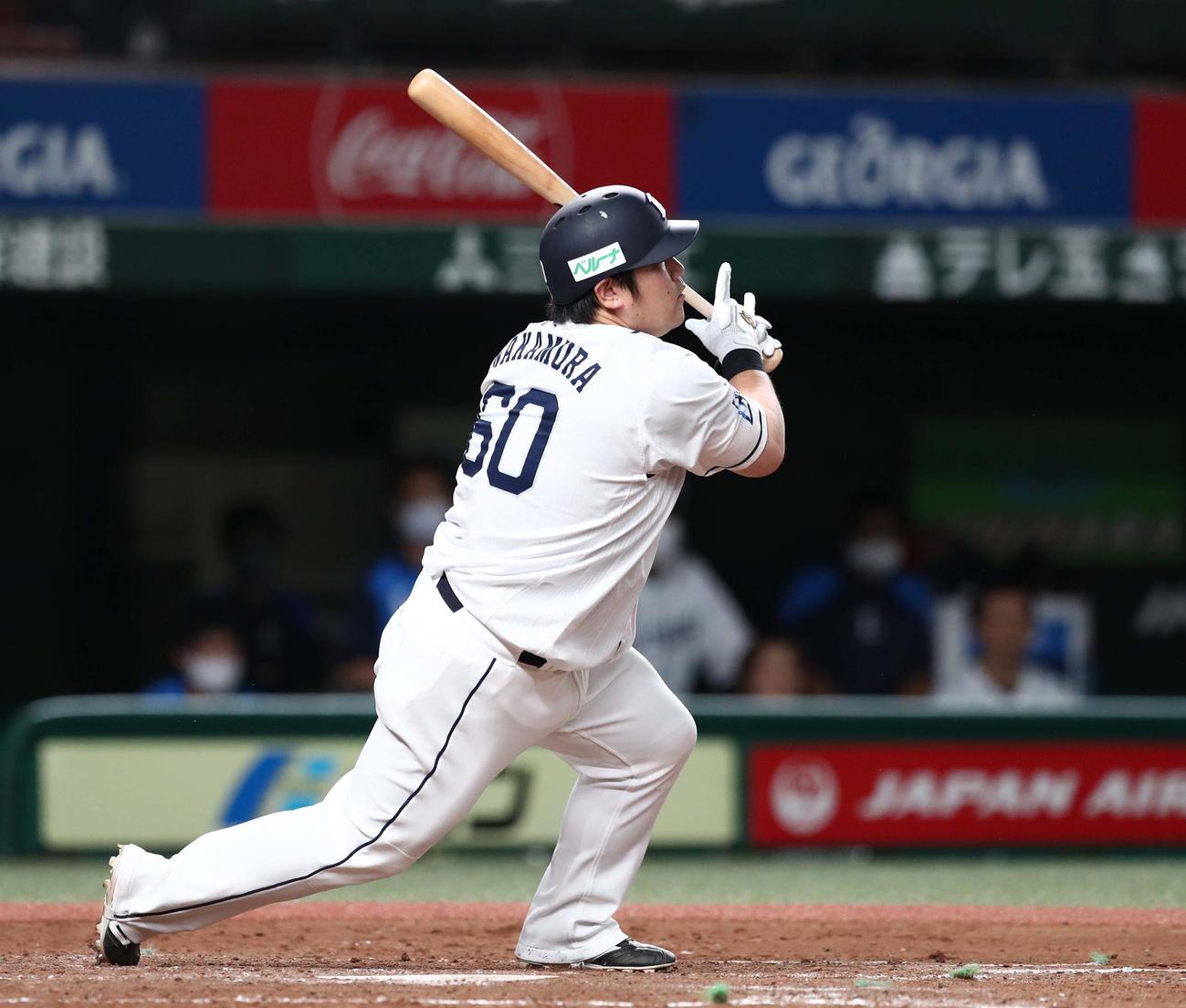 西武対日本ハム　5回裏西武無死、三前に通算1500安打を放つ中村（撮影・黒川智章）