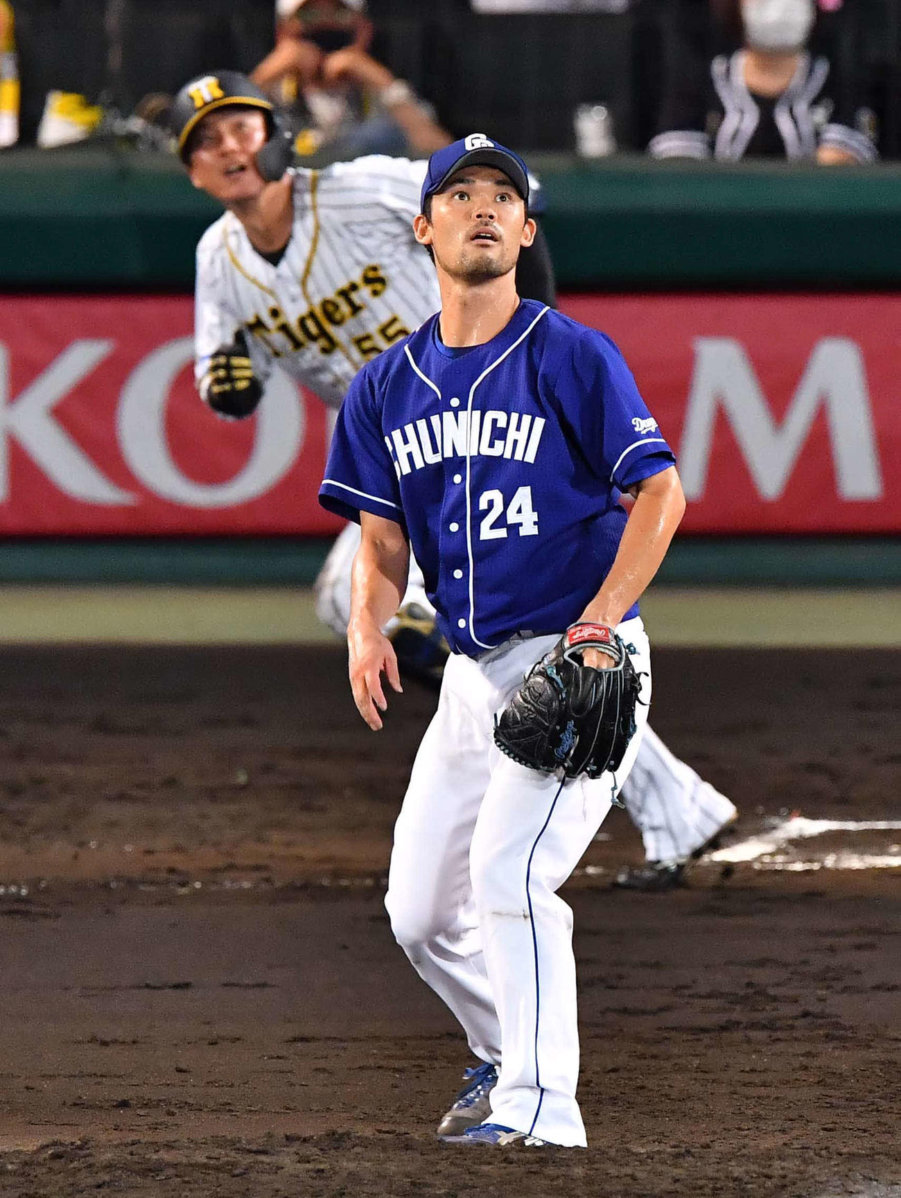 6回裏阪神1死一、二塁、陽川尚将に左中間越え逆転3点本塁打を浴びる福谷浩司（撮影・上田博志）