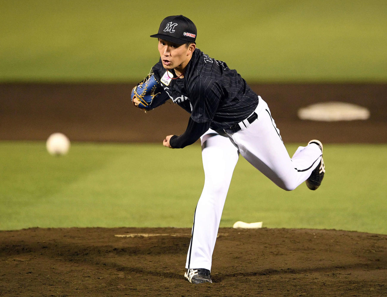 楽天対ロッテ　先発で力投するロッテ小島（撮影・滝沢徹郎）