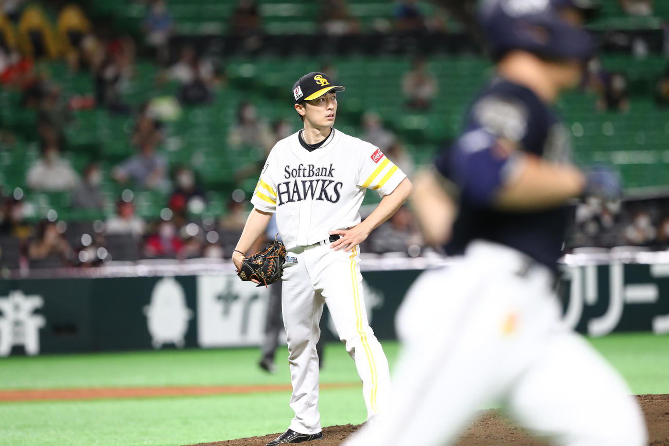 ソフトバンク対オリックス　5回表オリックス無死、吉田正に右越え勝ち越し本塁打を浴びた和田（撮影・梅根麻紀）