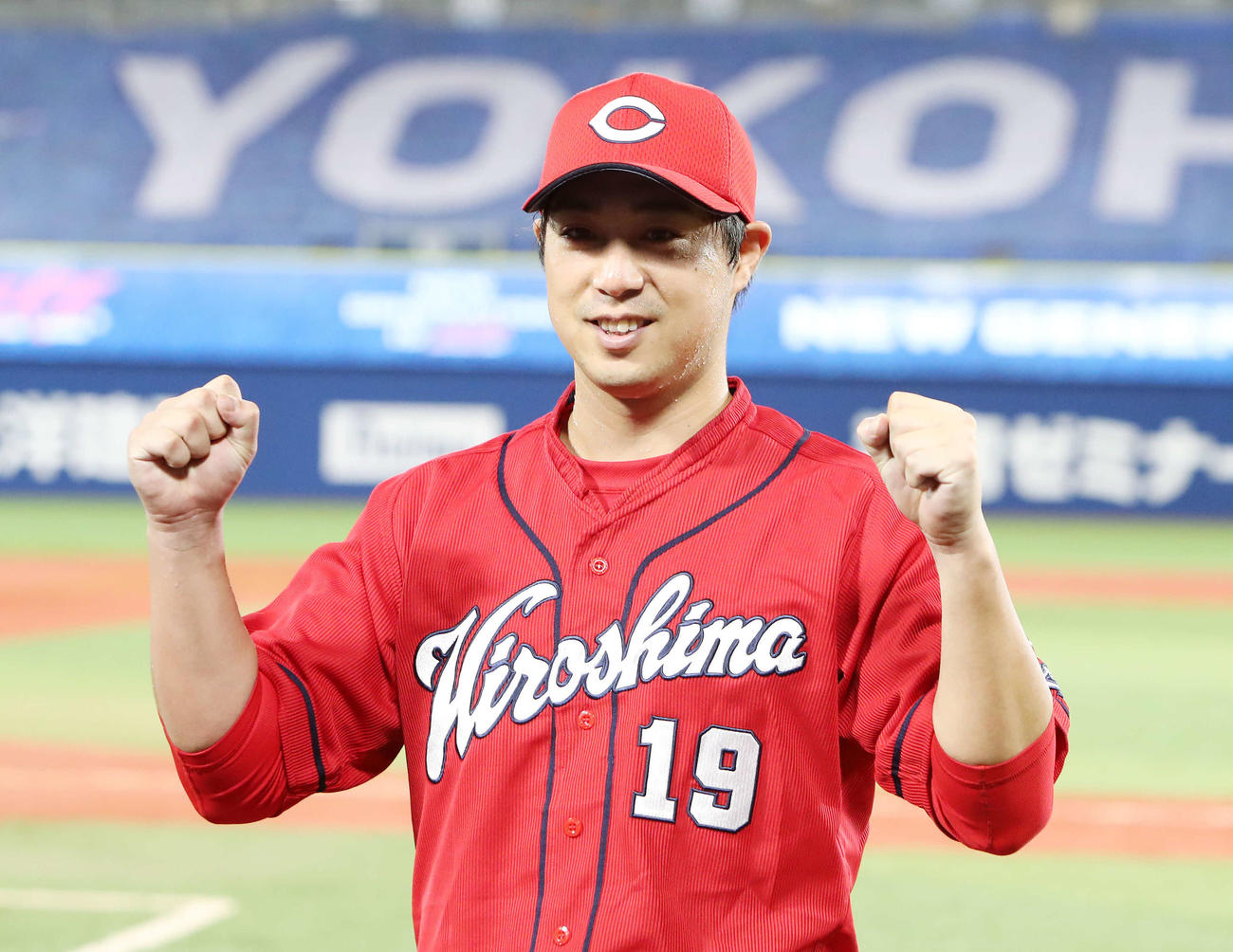 DeNA対広島　勝利しガッツポーズする広島野村（撮影・鈴木正人）