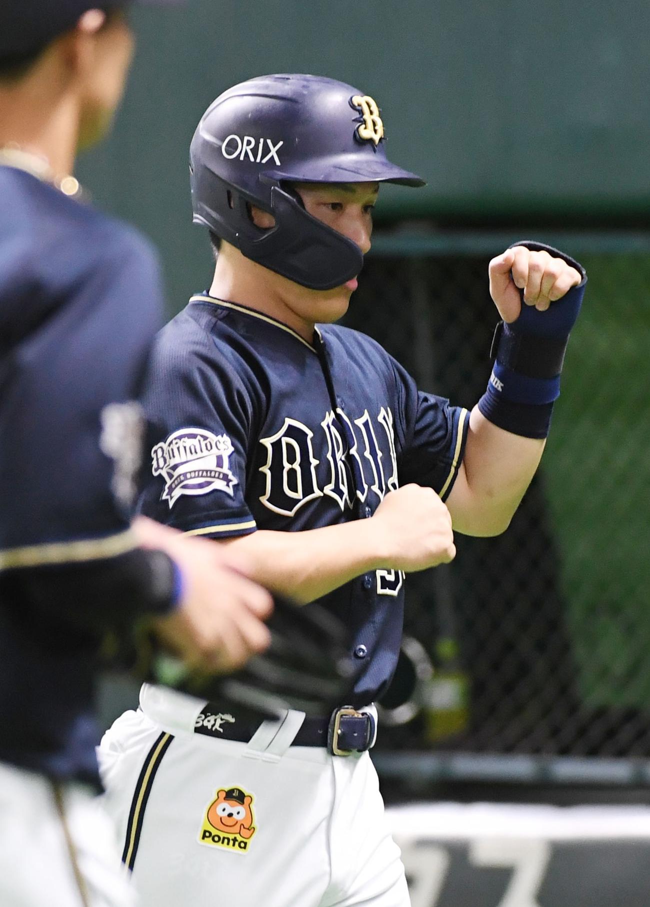 ソフトバンク対オリックス　1回表に先制の適時打を放った吉田正尚（撮影・今浪浩三）