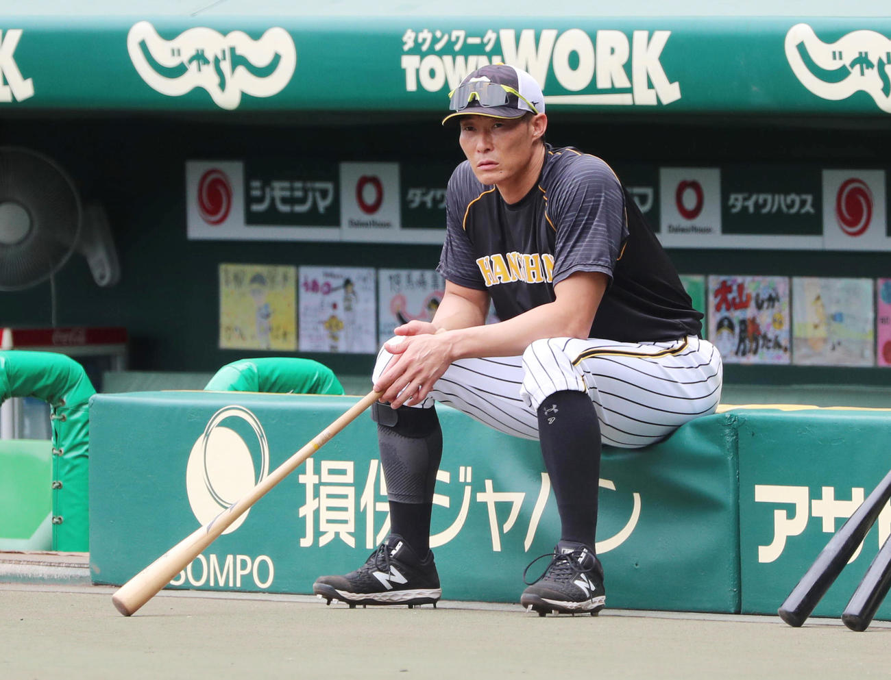 阪神対中日　打撃練習の順番を待つ糸井嘉男（撮影・清水貴仁）