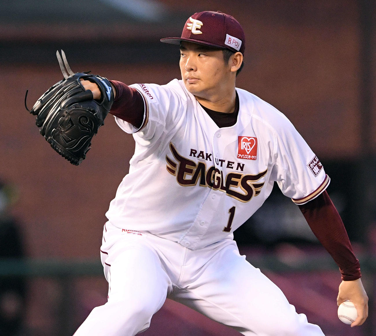 楽天対ロッテ　楽天先発の松井（撮影・滝沢徹郎）