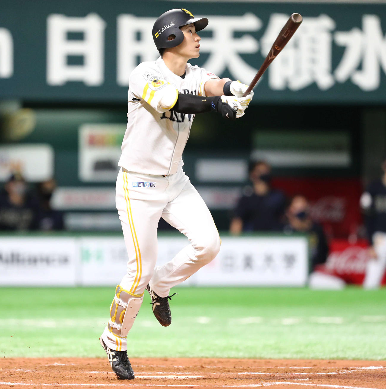 7回裏ソフトバンク1死、上林は右越え本塁打を放つ（撮影・梅根麻紀）