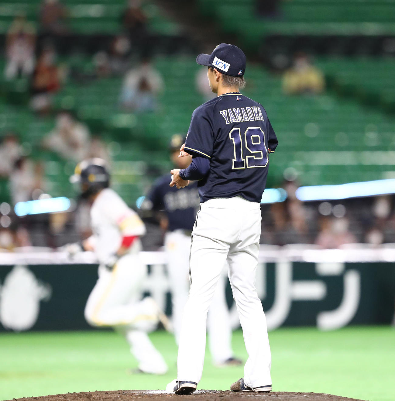 2回裏ソフトバンク1死一塁、甲斐拓也に左越え2点本塁打を浴びた山岡（撮影・梅根麻紀）