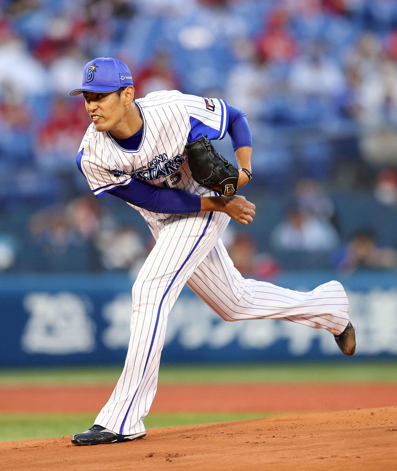 DeNA対広島　先発し力投するDeNA井納（撮影・鈴木正人）
