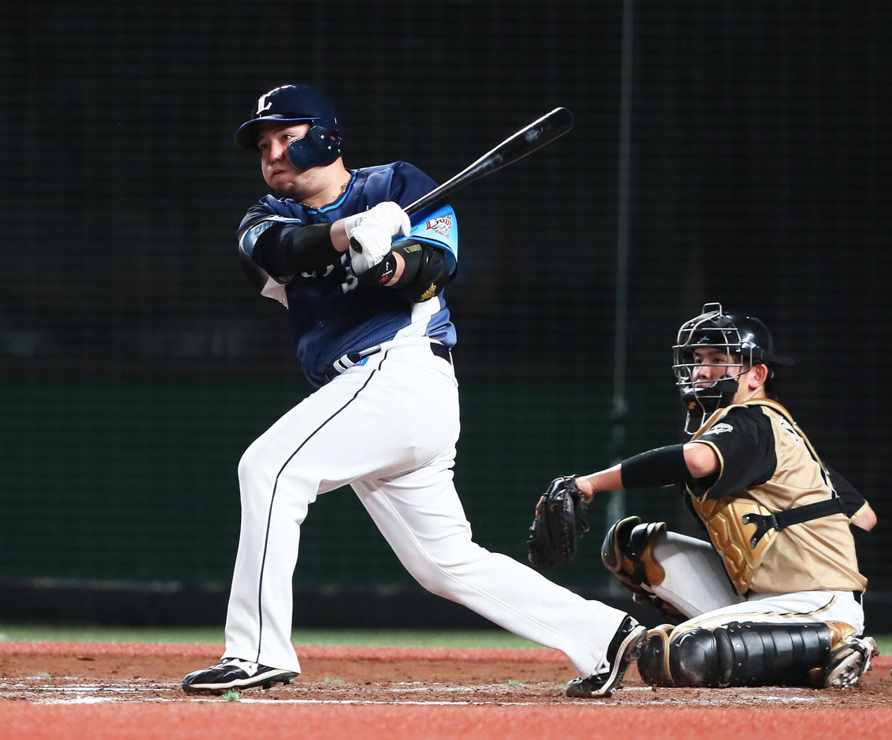 西武対日本ハム　9回裏西武1死満塁、サヨナラ左前適時打を放つ山川（撮影・足立雅史）