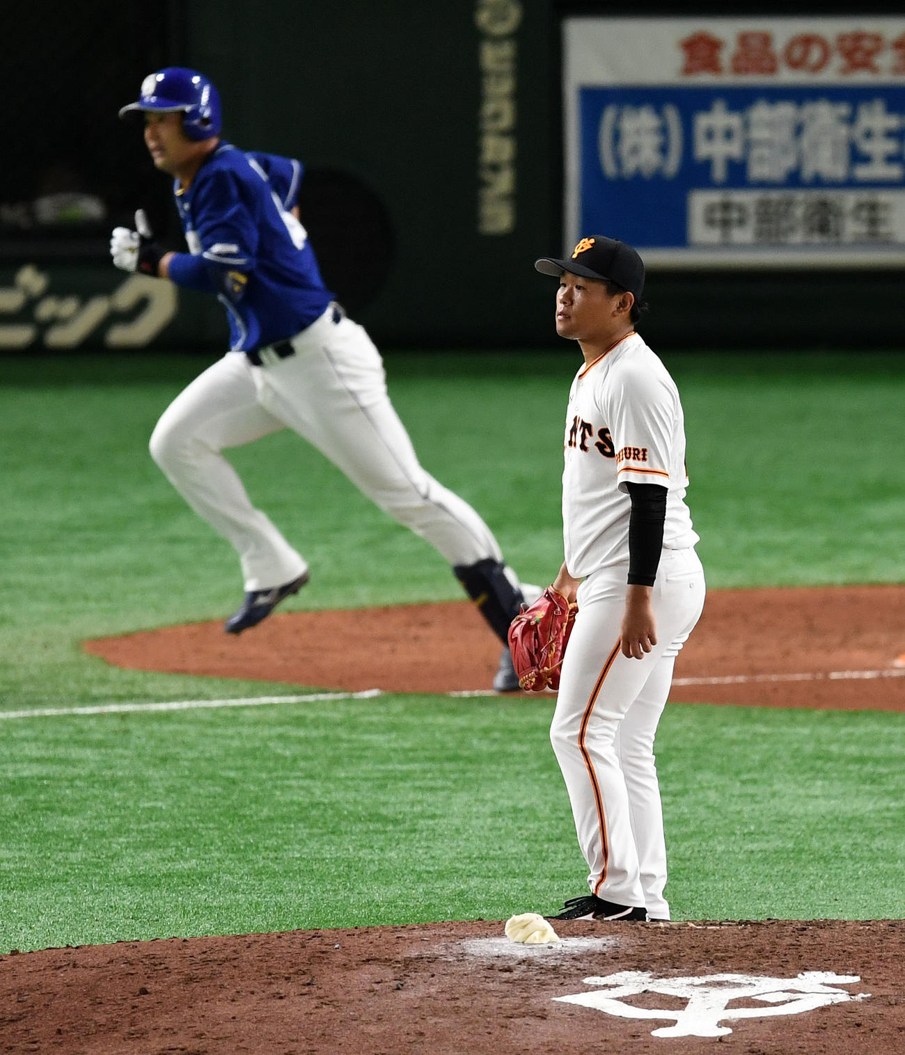 巨人対中日　6回表中日1死一、三塁、堂上に右越え適時二塁打を浴びる田口（撮影・横山健太）
