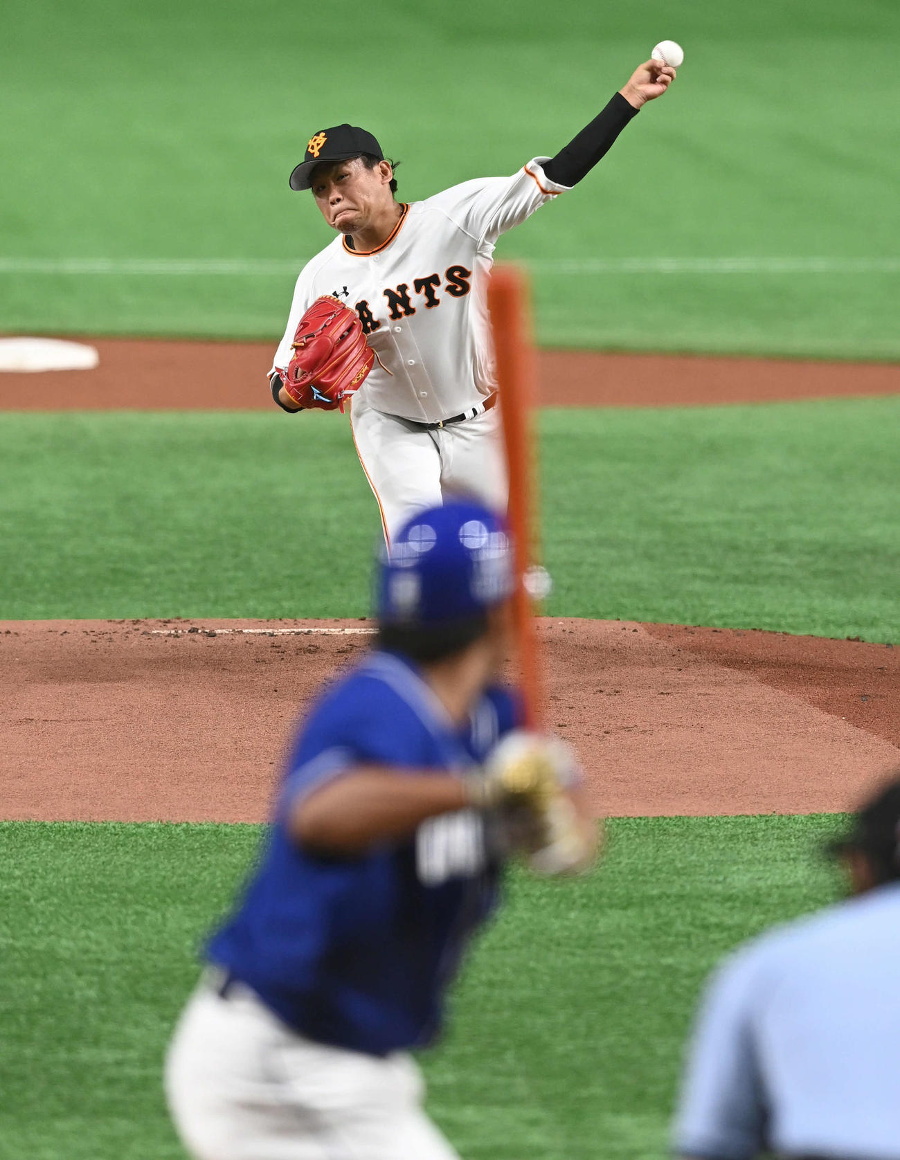巨人対中日　力投する巨人先発の田口（撮影・山崎安昭）