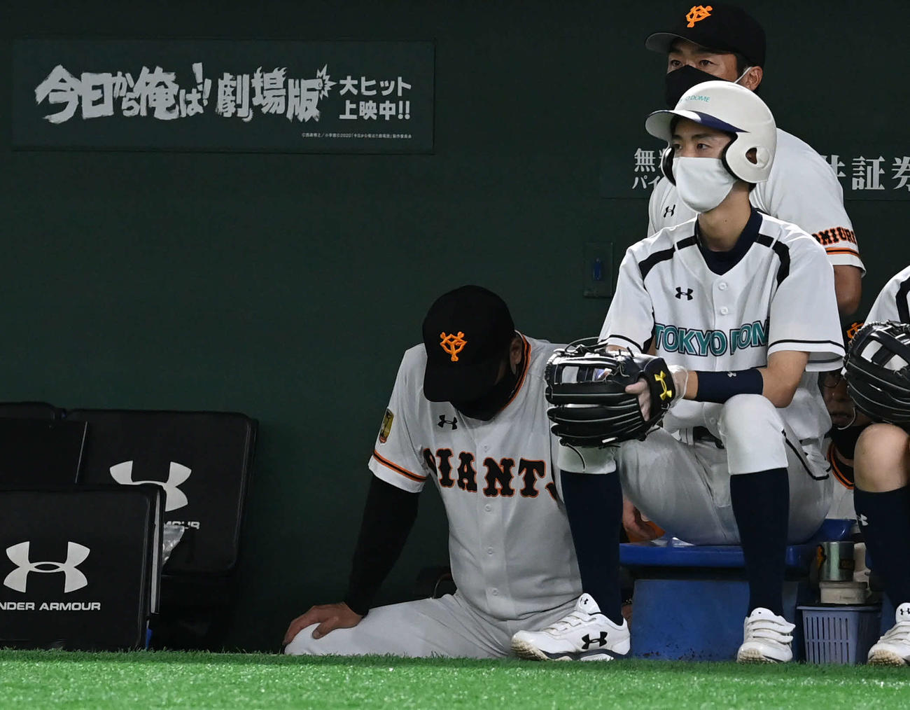 巨人対中日　7回表中日1死一、二塁、阿部の2点適時二塁打に肩を落とす原監督（撮影・山崎安昭）