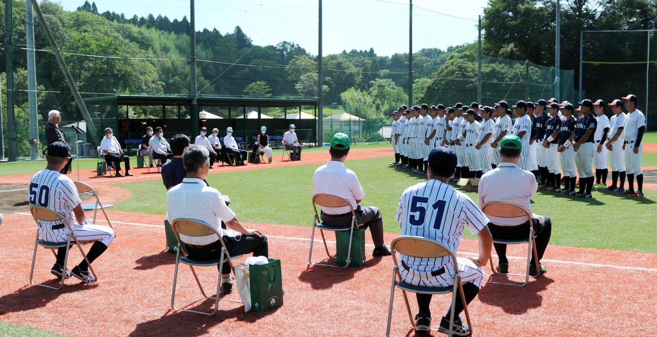 人工芝に生まれ変わった仙台大第2グラウンド野球場の改装竣工式（撮影・佐々木雄高）