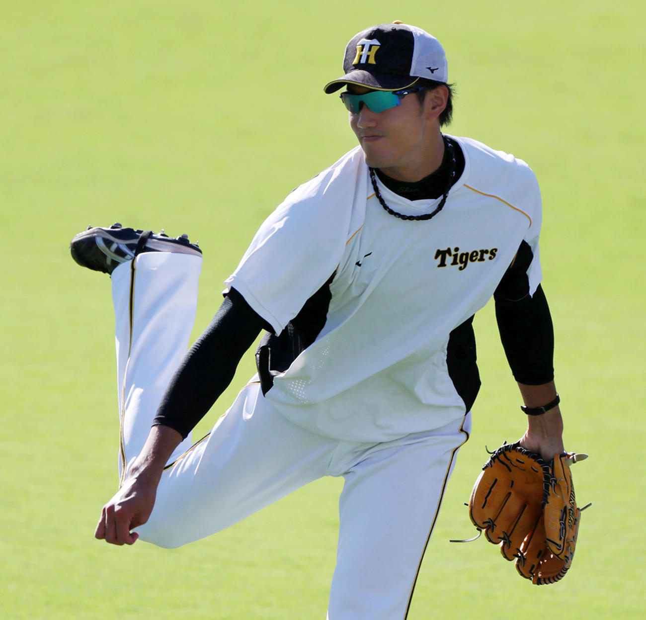 広島対阪神　キャッチボールする藤浪（撮影・加藤哉）
