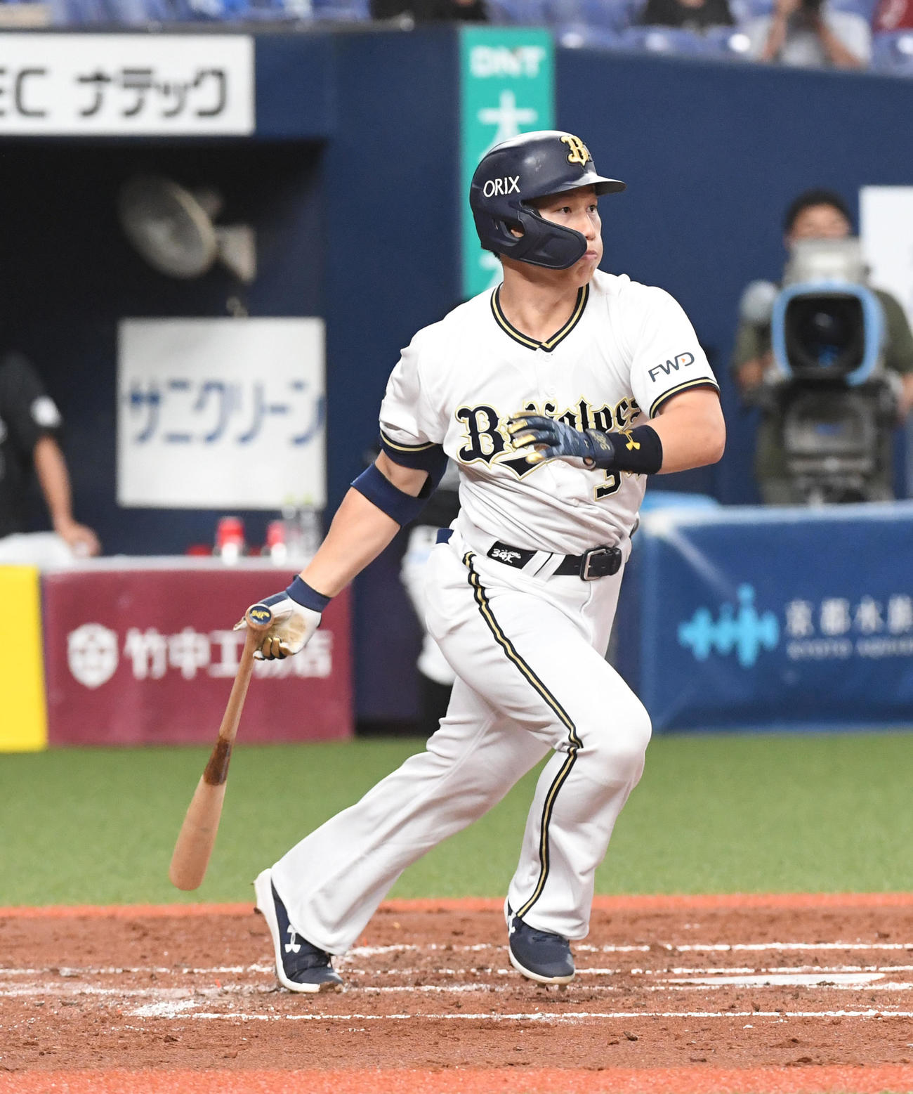 オリックス対ロッテ　3回裏オリックス2死二塁、吉田正は右前適時打を放つ（撮影・前岡正明）