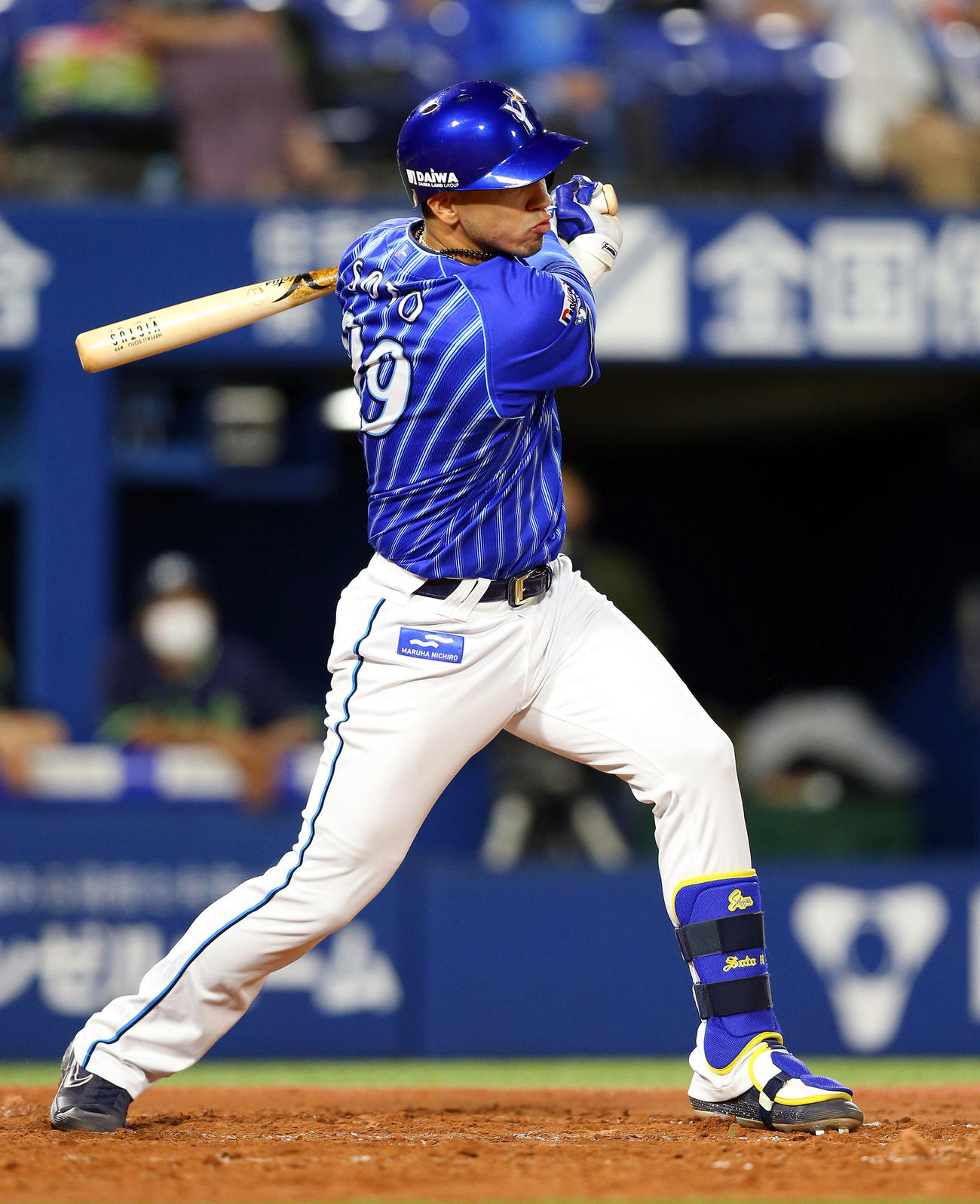 DeNA対ヤクルト　3回裏DeNA1死一、二塁、右前適時打を放つソト（撮影・大野祥一）