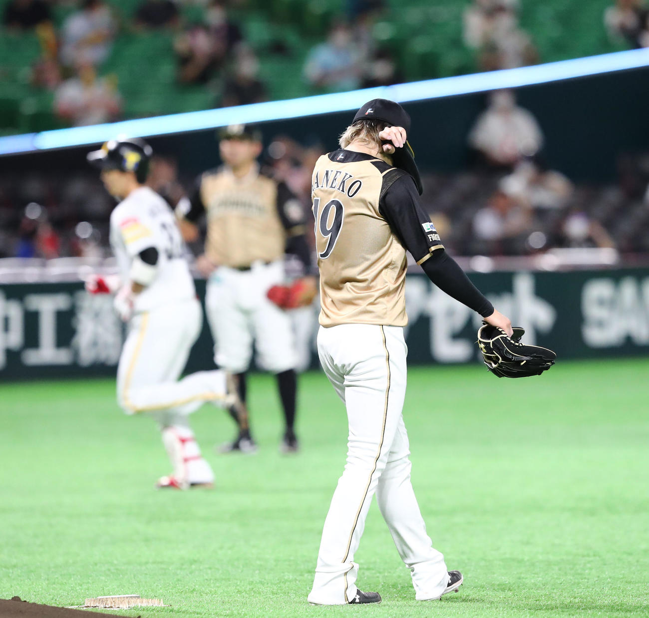 ソフトバンク対日本ハム　1回裏ソフトバンク1死二塁、栗原陵矢に右越え2点本塁打を浴びた金子弌大（撮影・梅根麻紀）