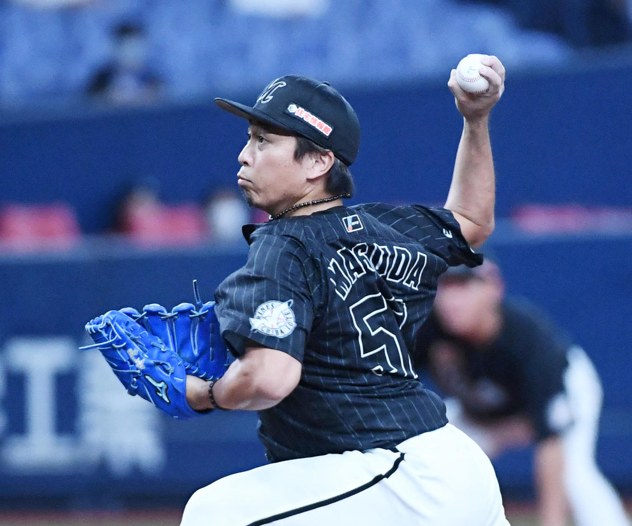 オリックス対ロッテ　500試合登板を達成したロッテ4番手の益田（撮影・前岡正明）