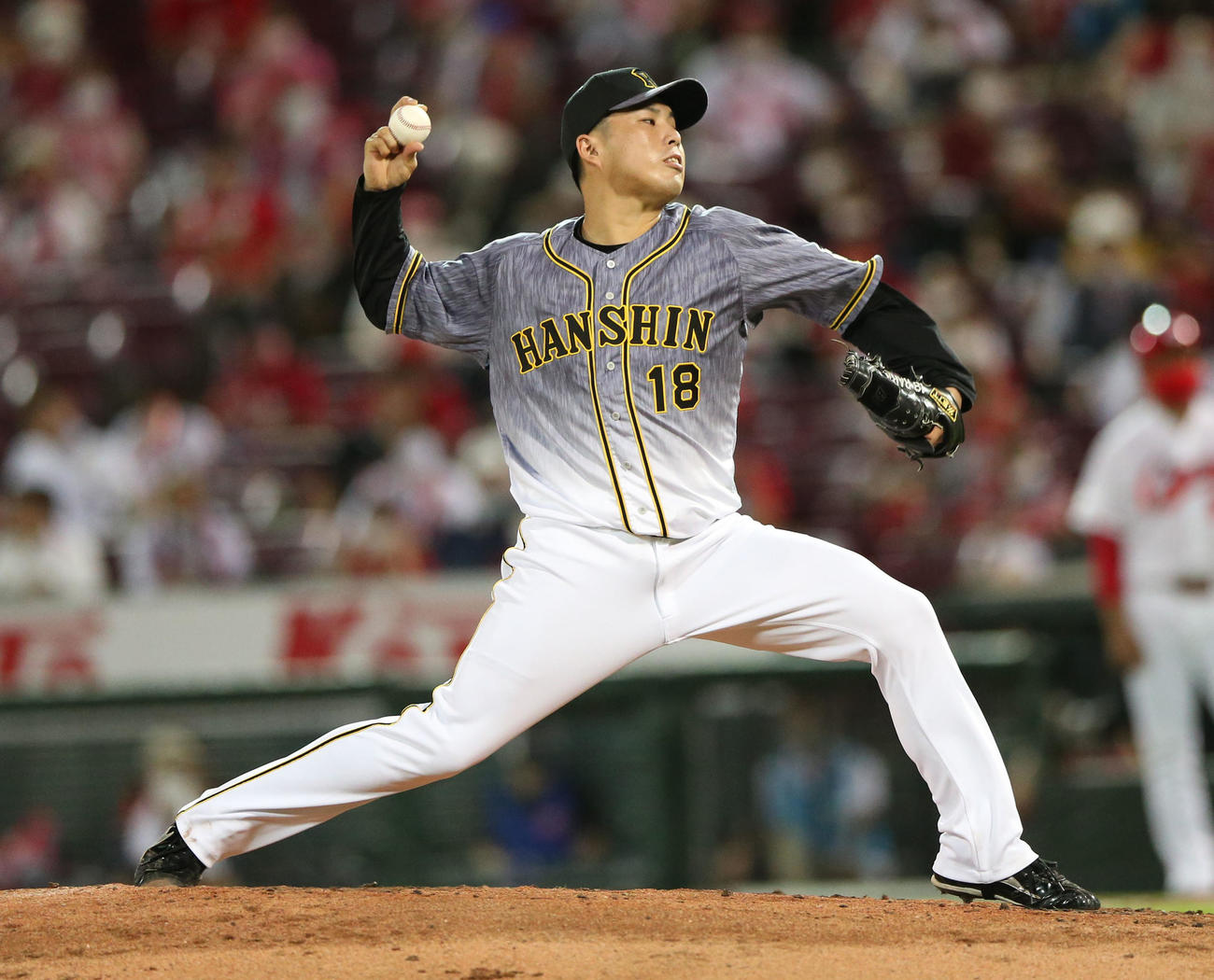 8回、阪神3番手で登板の馬場（撮影・上山淳一）