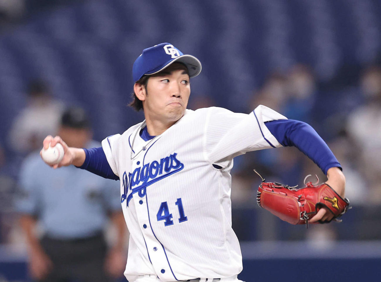 8日巨人戦で力投する中日勝野