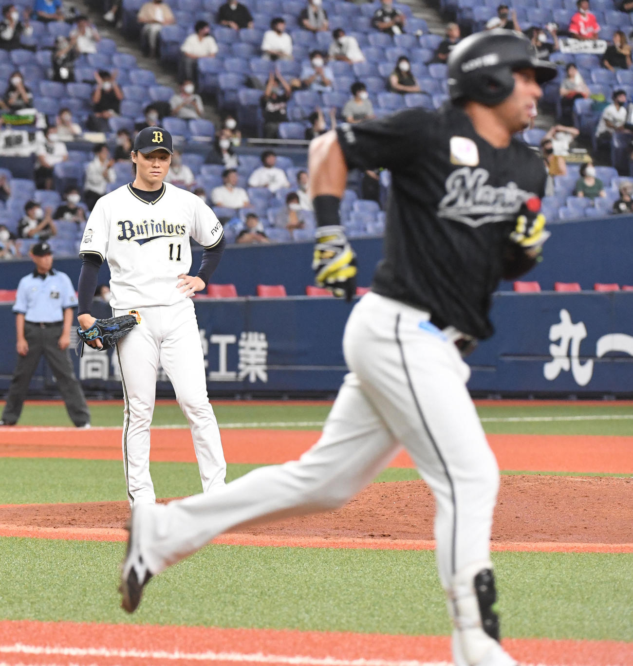 オリックス対ロッテ　4回表ロッテ無死、マーティンに右越え本塁打を浴びる山崎福（撮影・前岡正明）