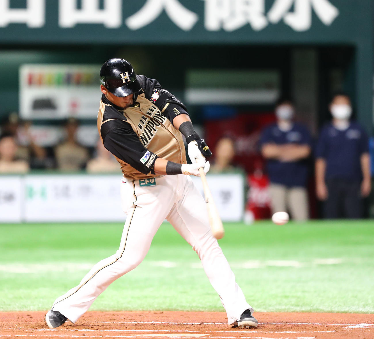 ソフトバンク対日本ハム　1回表日本ハム2死三塁、中田翔は右前に先制適時打を放つ（撮影・梅根麻紀）