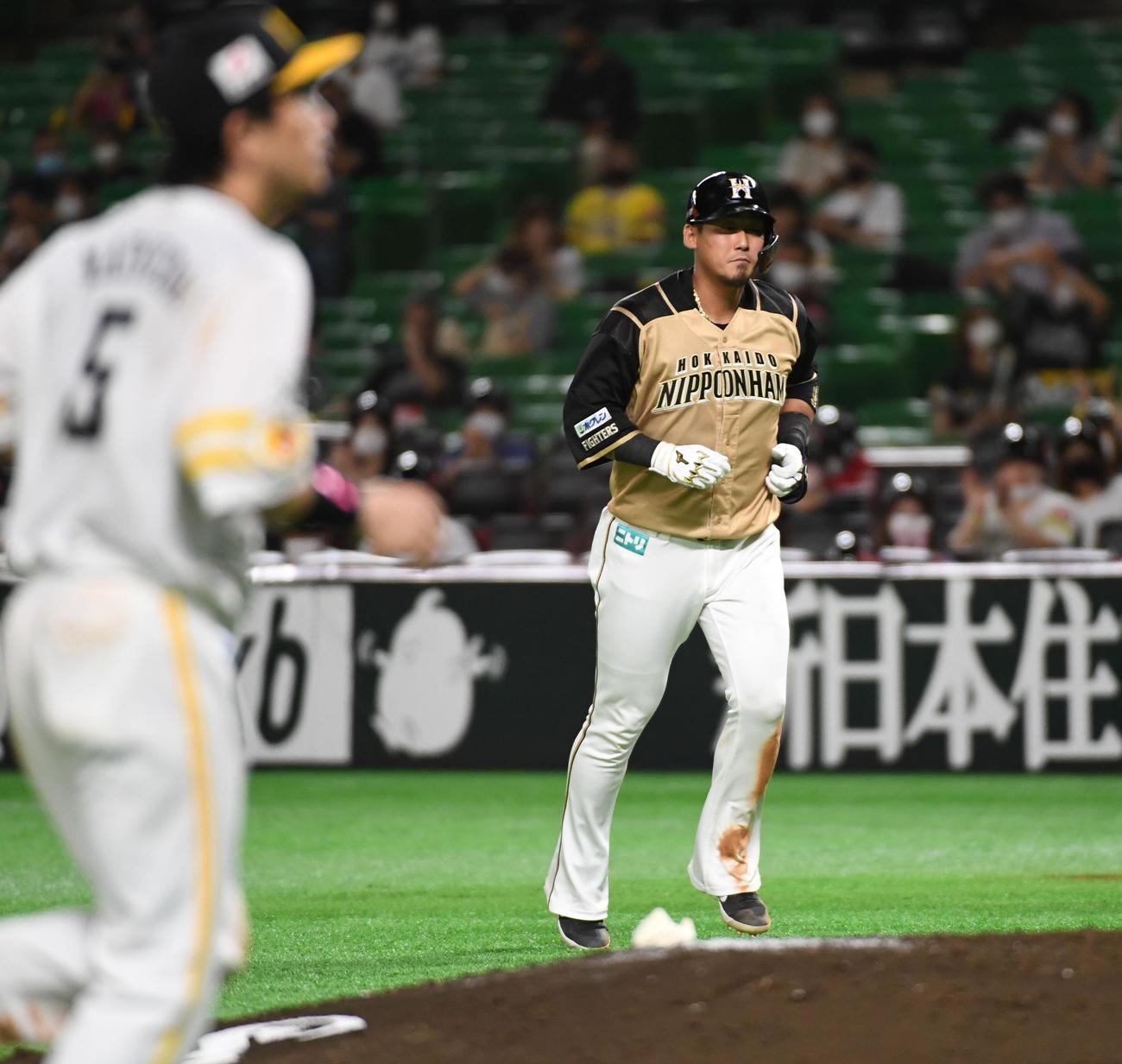 ソフトバンク対日本ハム　6回表日本ハム2死一塁、中田は二飛に倒れる（撮影・今浪浩三）
