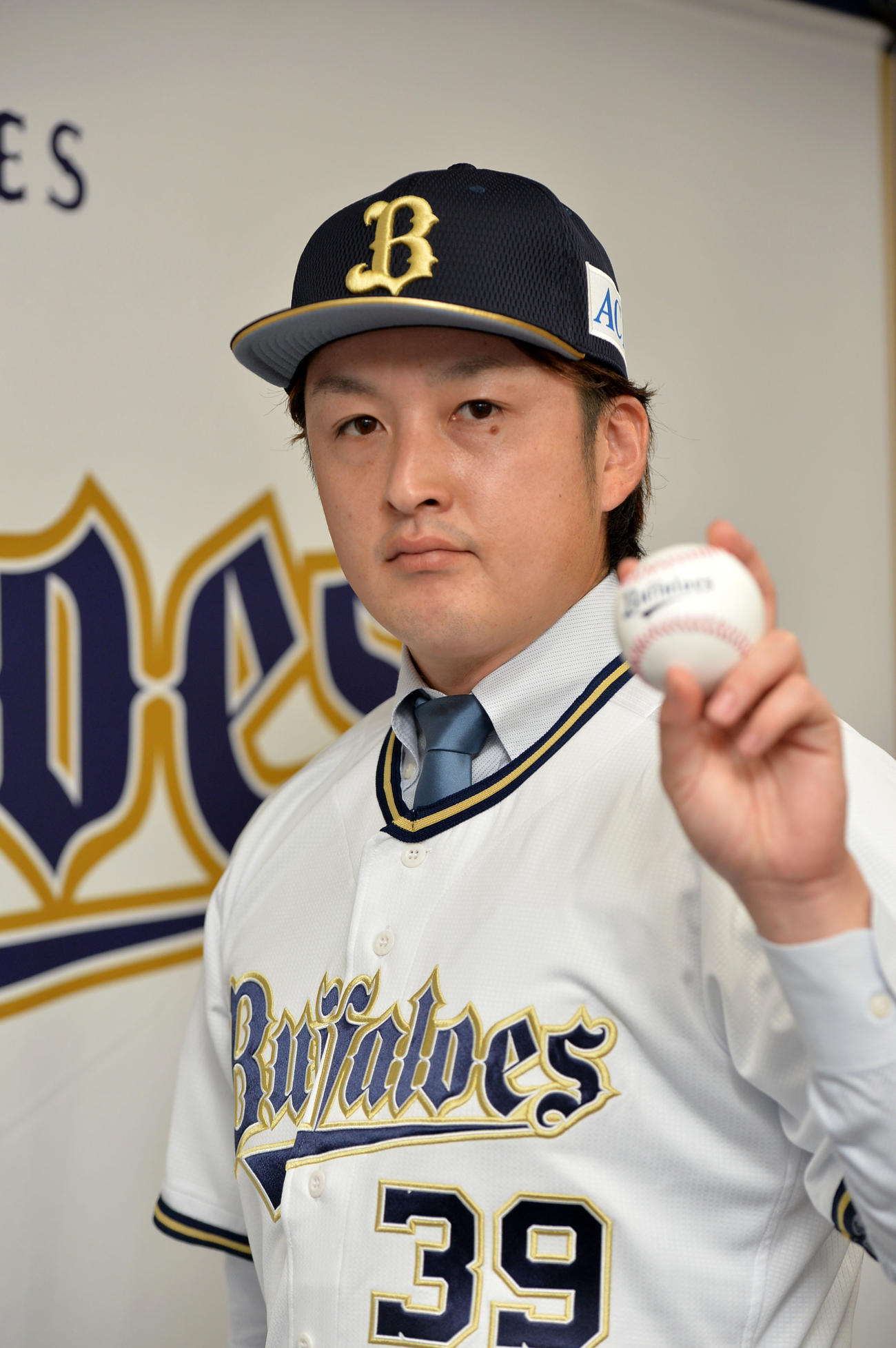 入団会見を行った飯田優也はオリックスでの活躍を誓う