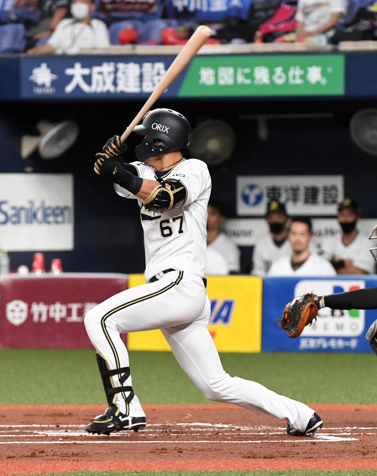 オリックス対ロッテ　１回裏オリックス１死二塁、中川は先制の右適時二塁打を放つ（撮影・前岡正明）