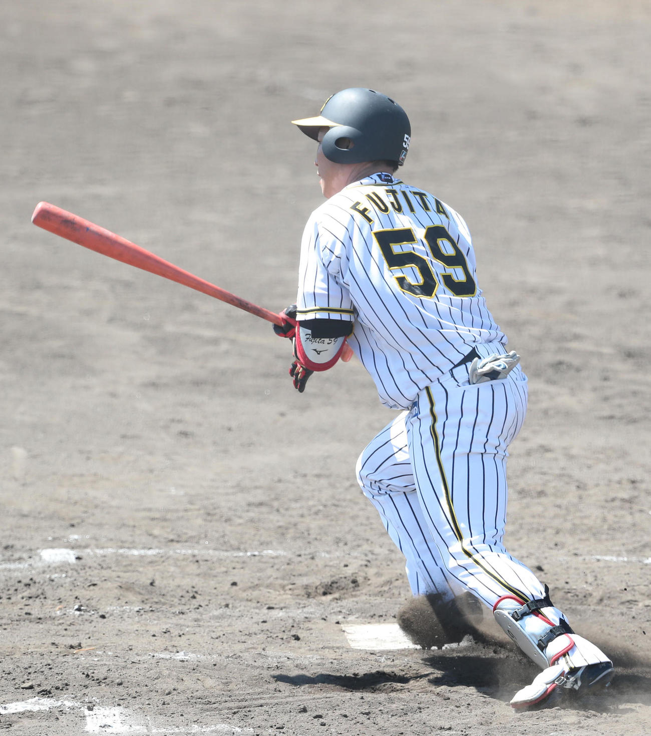 ウエスタン・リーグ　阪神対オリックス　4回裏阪神1死一塁、藤田は中前打を放つ（代表撮影）